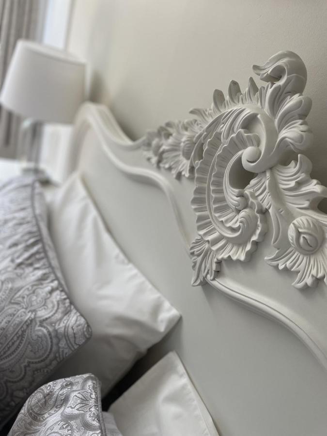 Woodland House B & B 윔번민스터 외부 사진