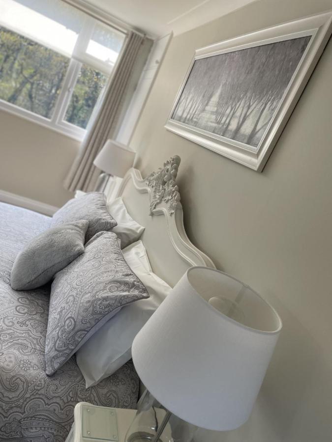 Woodland House B & B 윔번민스터 외부 사진